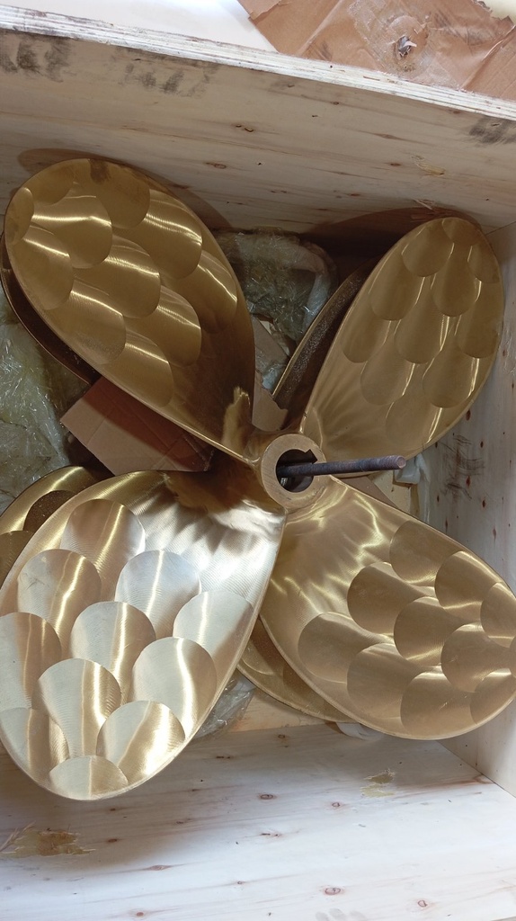 Propeller - Dia: 39", Pitch: 22", Blade: 4