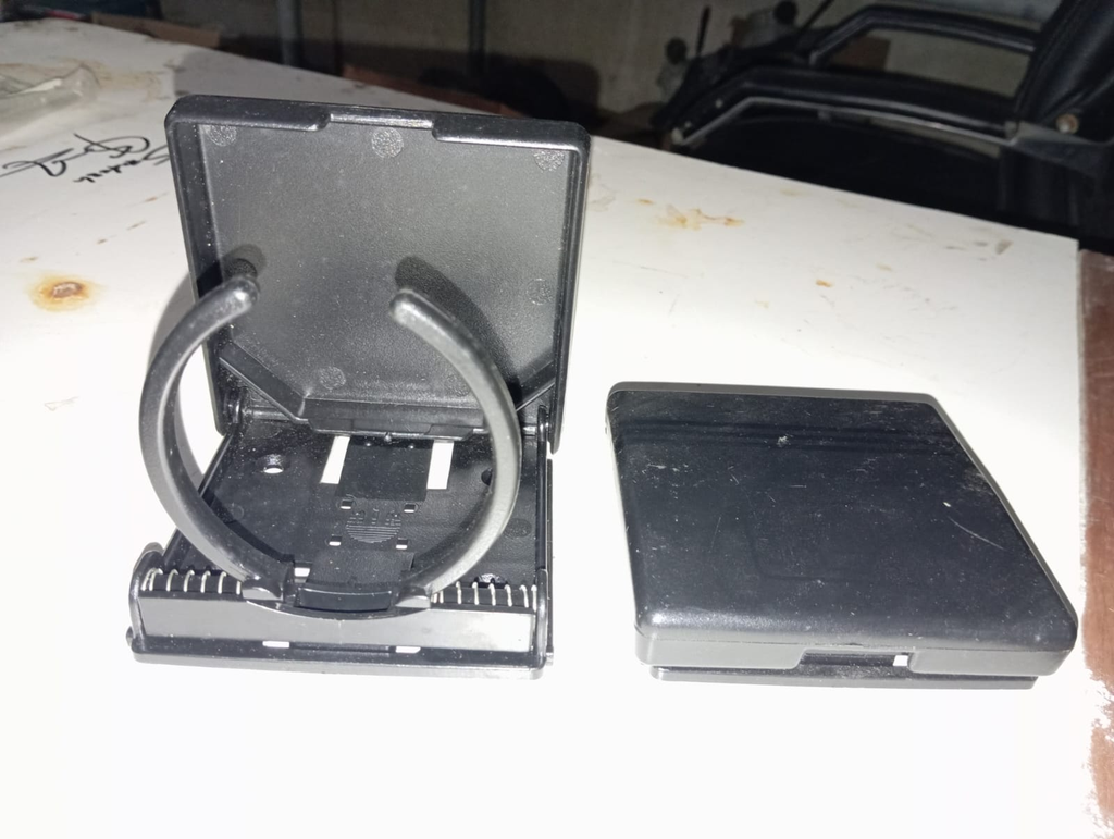 Adjustable Folding Single Cup Holder 