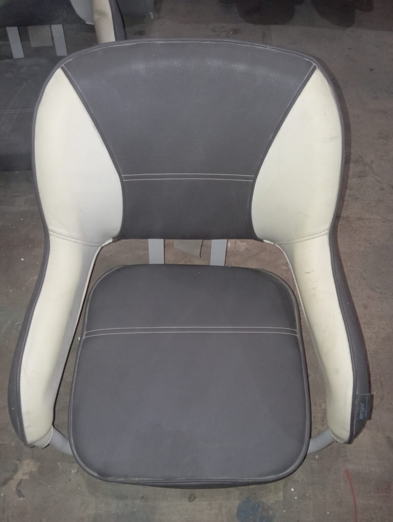Boat Captain Bucket Seat, 15-1/2" x 15-1/2" x 20" (Gray/White)