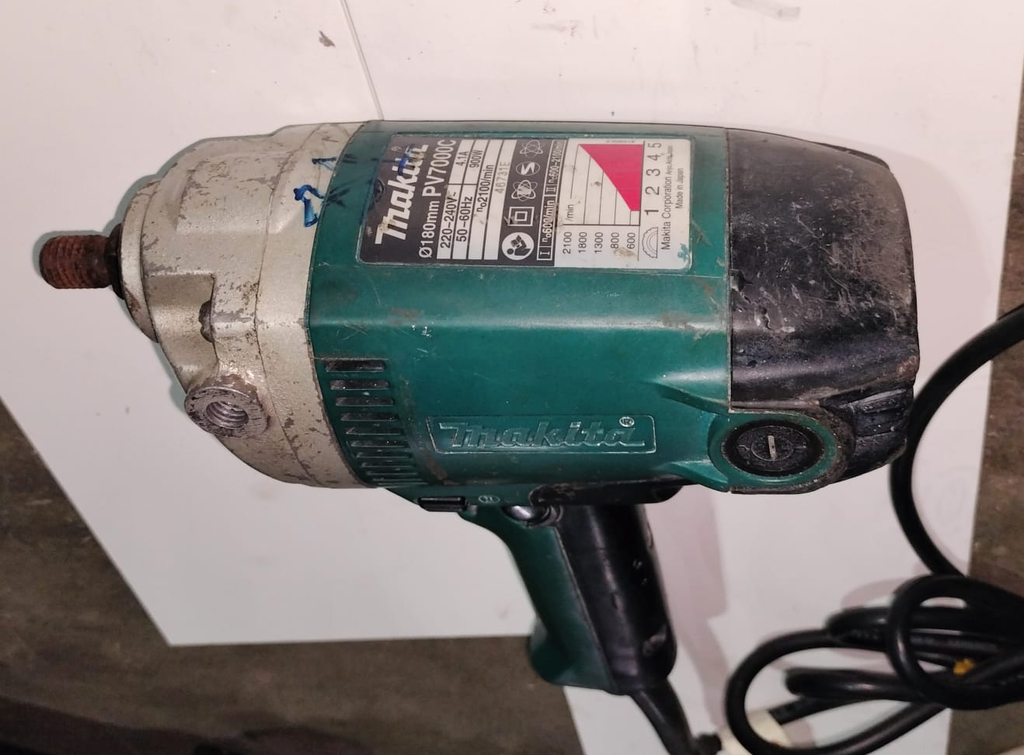 (R) Makita Electronic Vertical Polisher 900W PV7000C (Used)