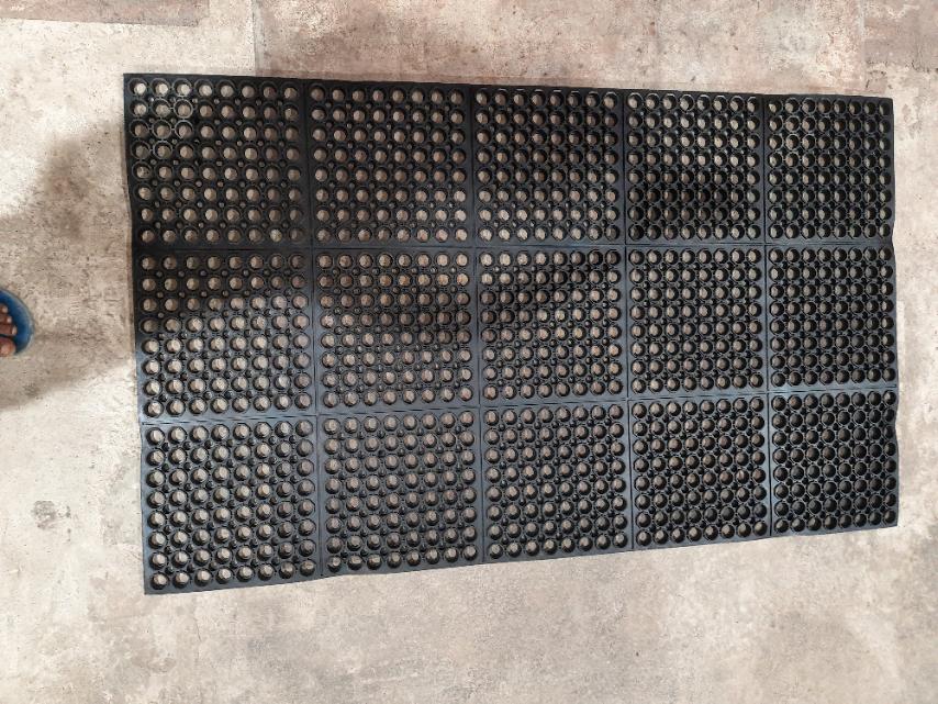 Rubber Multi Mat Antislip Oil Drainage Mat 20mm*900mm*1500mm